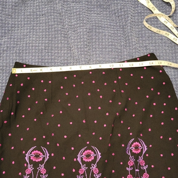 Vintage Crossing Pointe embroidered black skirt with fringe in size 10 - Picture 9 of 11